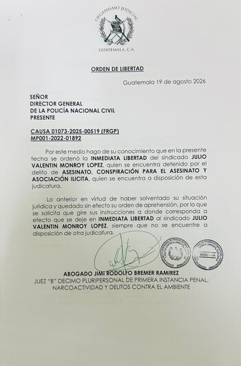 La investigación conjunta de la PNC y el Ministerio Público incluyó 50 allanamientos en nueve departamentos y permitió decomisar armas, municiones, teléfonos, vehículos, motocicletas, dinero, presunta droga y taxis.