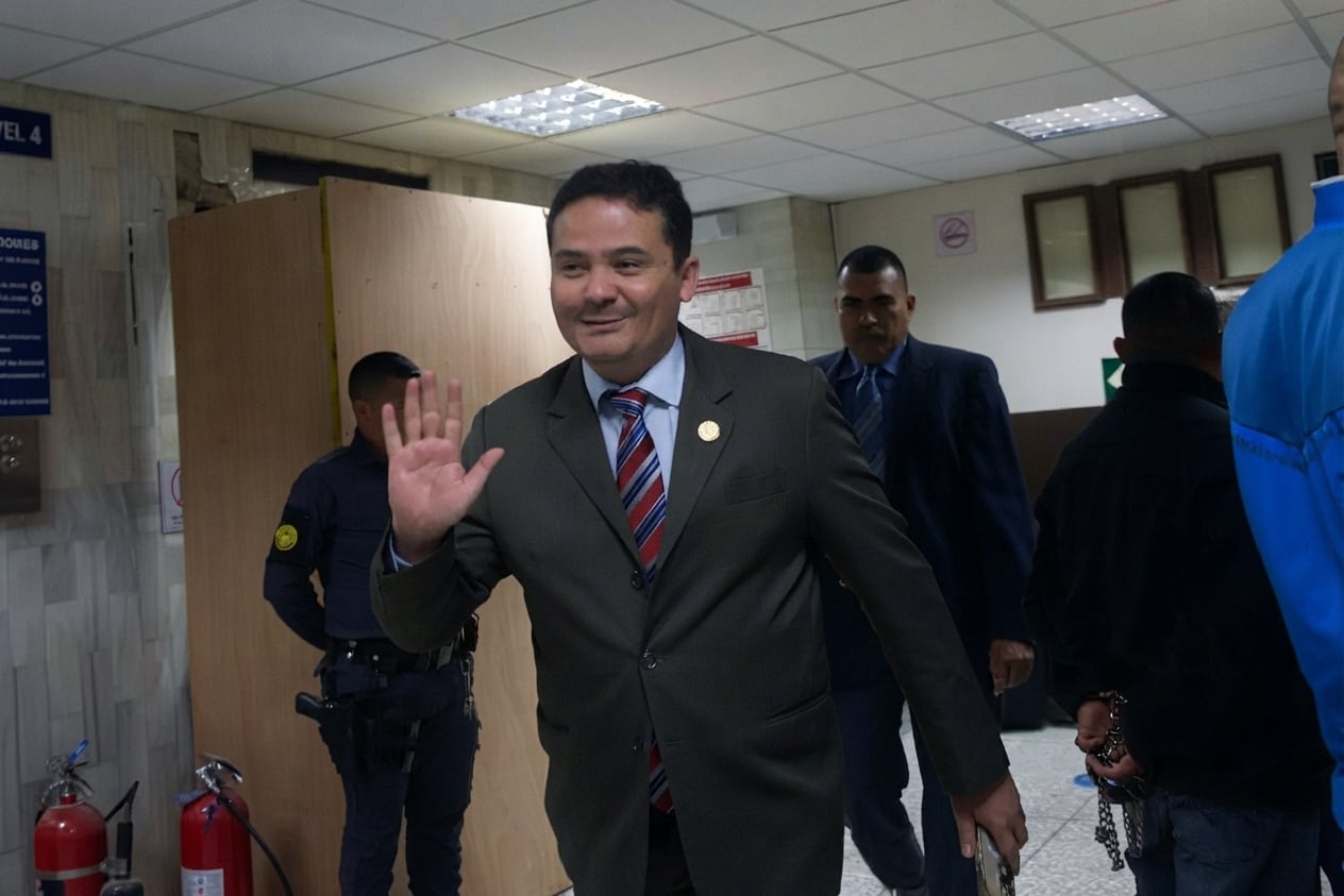 El Ministerio Público pidió retirar la inmunidad del juez Fredy Orellana por una denuncia de corrupción ligada a la intervención judicial del Hotel Las Américas. (Prensa Libre)