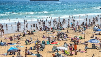 El calor, el viento y las tormentas ponen en aviso a 7 CCAA, con nivel naranja en Menorca por rissagas