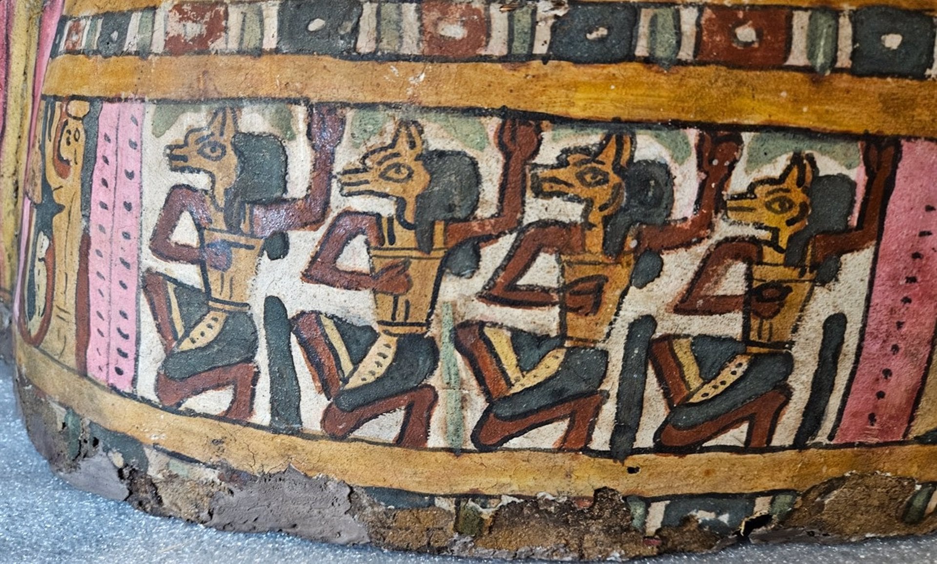 El azul egipcio, denominado en la lengua original hsbd-iryt o “lapislázuli artificial”, permitió a los artistas de la antigüedad crear objetos azules en toda la región mediterránea