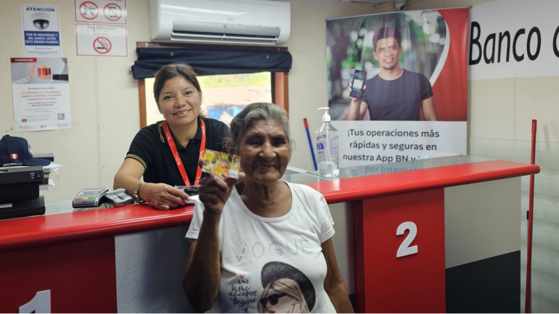 Adultos mayores de comunidades nativas de Loreto recibieron tarjetas bancarias. (Foto: Midis)