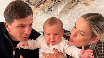 Eva Bargiela y Gianluca Simeone celebraron los seis meses de Faustino en Madrid