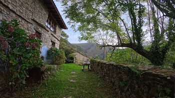 La braña de Teixidiello (Cudillero) de Ana y Max. (YouTube/hilux_aventura)