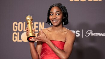 Ayo Edebiri vence en los