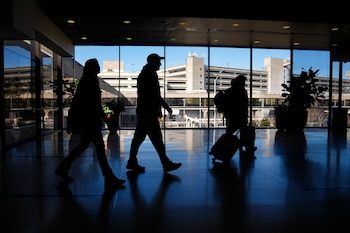 El Departamento de Salud Pública de Filadelfia emitió una alerta sanitaria por posible exposición al sarampión en el aeropuerto internacional de la ciudad. (AP Foto/Matt Rourke)