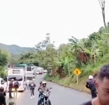 Las circunstancias del accidente en la vía Medellín-Bogotá siguen bajo investigación, según el reporte preliminar - crédito Capttura video