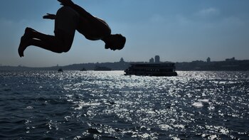 Turquía sigue luchando contra incendios