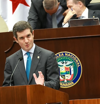 Carlos Arturo Hoyos, ministro encargado de Relaciones Exteriores de Panamá, presentó ante la Asamblea Nacional cuatro proyectos vinculados con cooperación espacial, patrimonio cultural y asistencia jurídica internacional. Tomada de Cancillería