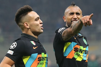 Arturo Vidal (d) y Lautaro