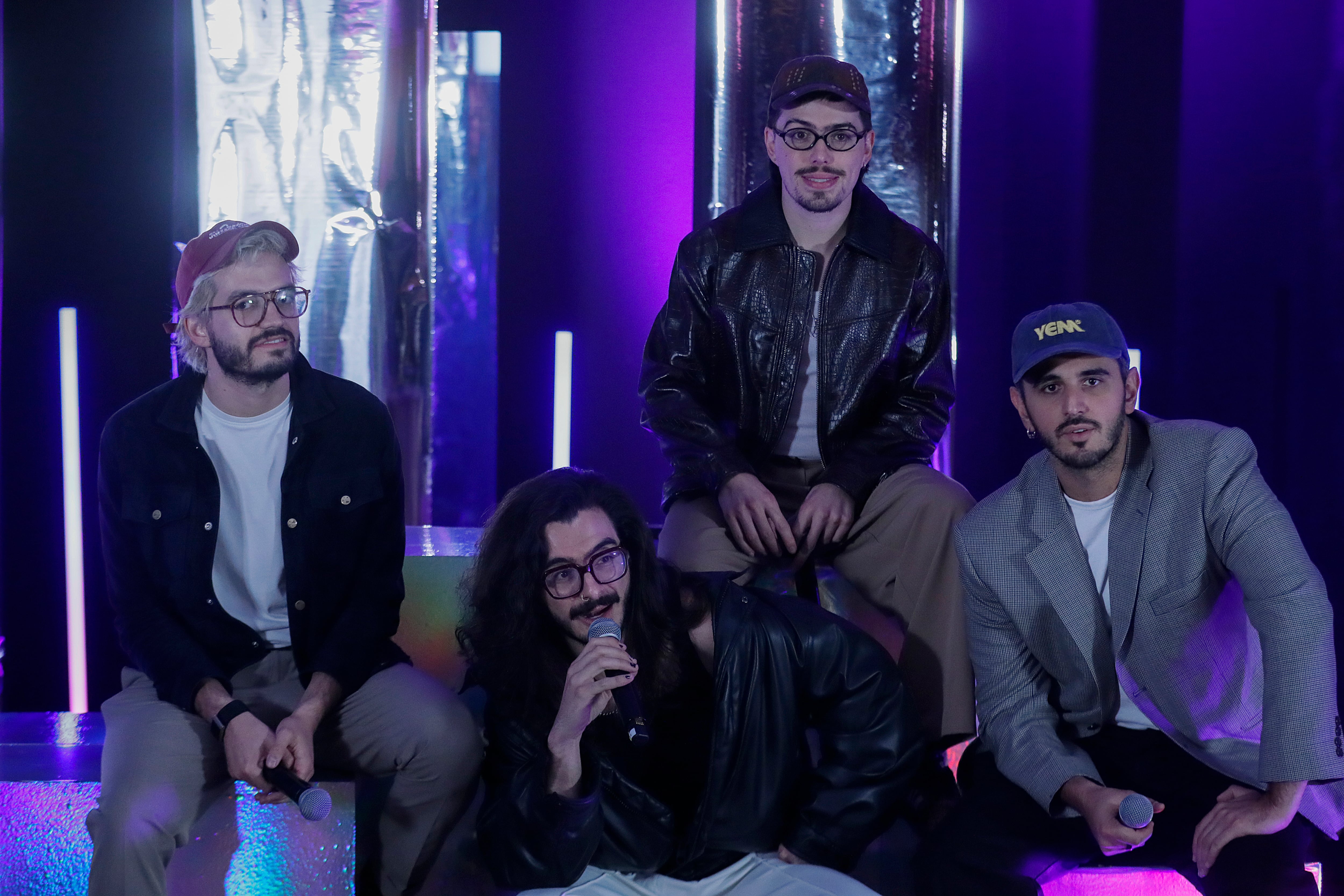 Morat remarcó su intención de tener un mayor control sobre su actual espectáculo como el motivo principal para no hacer conciertos en estadios durante esta gira - crédito Carlos Ortega/EFE