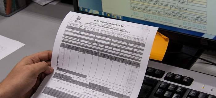 Recomienda revisar los datos de la factura, considerar el pago en cuotas y utilizar canales oficiales puede ayudar a evitar errores y sanciones - crédito Alcaldía de Cali