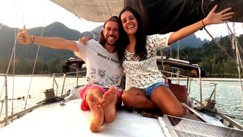 Dos argentinos aislados en un