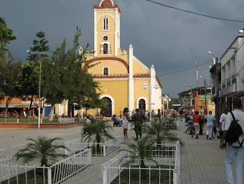 La alcaldesa de Puerto Tejada, Luz Adiela Salazar, confirmó que la administración municipal y la Policía Nacional activaron un plan de reacción tras el ataque - crédito Gobernación del Cauca