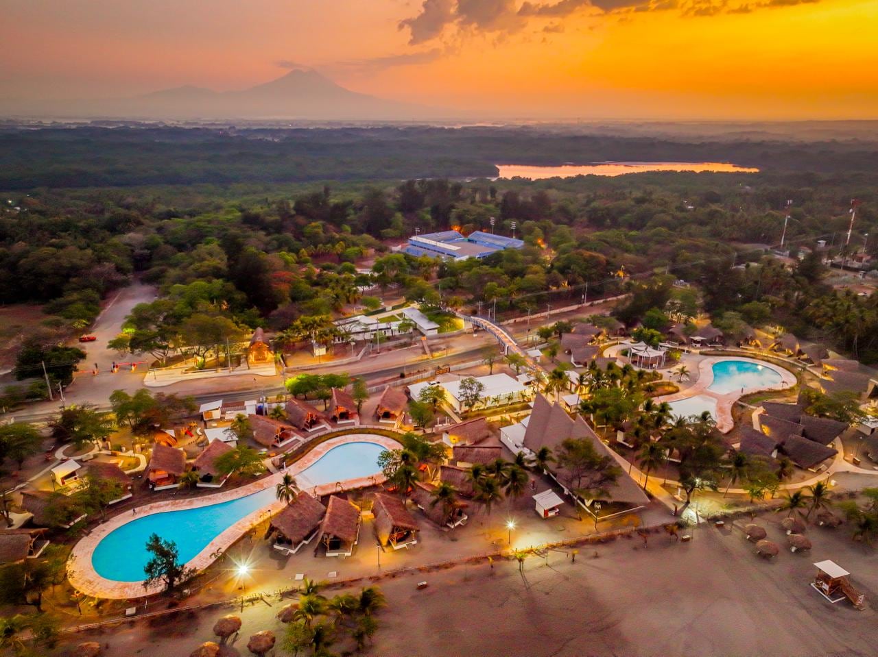 La segunda etapa del parque recreativo Costa del Sol abrirá a mediados de 2027 con piscinas infantiles y conexión con el estero de Jaltepeque. /(ISTU)