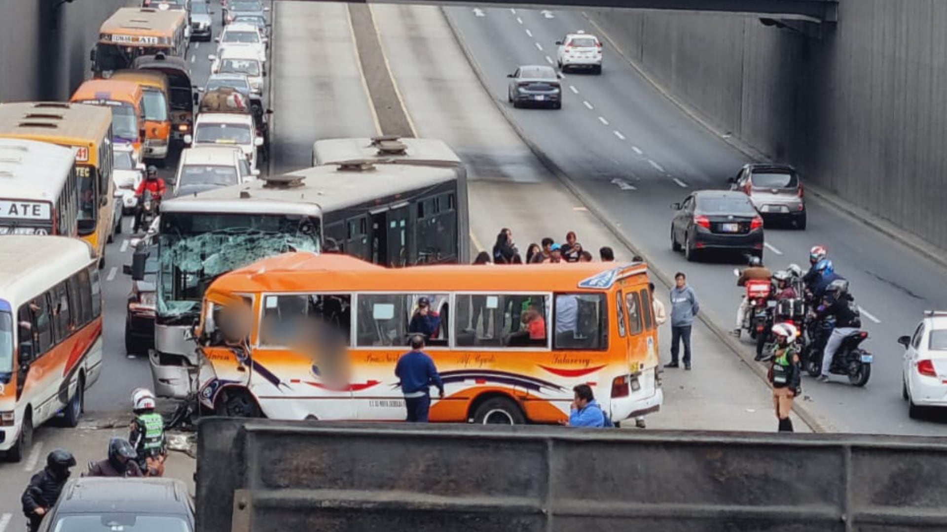 Accidente de tránsito entre bus del Metropolitano y 'anconero' provoca la muerte de tres personas. (Foto: FB/ATU)