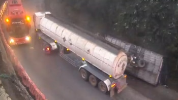 Camión se volcó en la Vía al Llano: estas son las restricciones para viajar este viernes