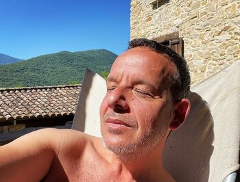 Angel Llacer en la terraza