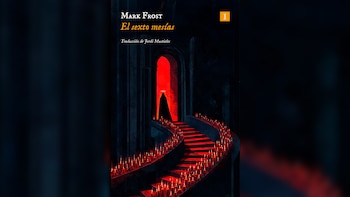 Cubierta de libro con una escalinata oscura y curva, flanqueada por velas rojas encendidas, que sube hacia un arco de luz roja con una silueta