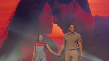 Mayra Goñi, como Valentina, y