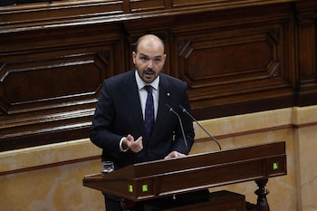 21/10/2026 El conseller de la Presidencia de Catalunya, Albert Dalmau, durante una sesión plenaria, en el Parlament de Catalunya, a 21 de octubre de 2026, en Barcelona, Catalunya (España). El pleno del parlament, que comenzaba ayer, debatirá y votará hoy ocho mociones, sobre vivienda (Vox); defensa de la propiedad privada (PP); atención integrada de los cuidados (Junts); oportunidades para los jóvenes (PP); política industrial (ERC); protección de las defensoras de derechos humanos (ERC); seguridad pública (Comuns), e inicio de curso escolar (Junts).
POLITICA
David Zorrakino - Europa Press