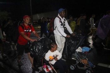 Caravana migrante de hondureños recorre México rumbo a Honduras