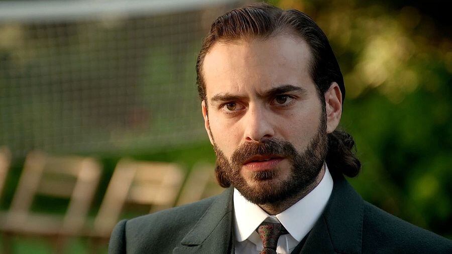 La Promesa: Adriano pide a Leocadia hablar con el detective. (RTVE)