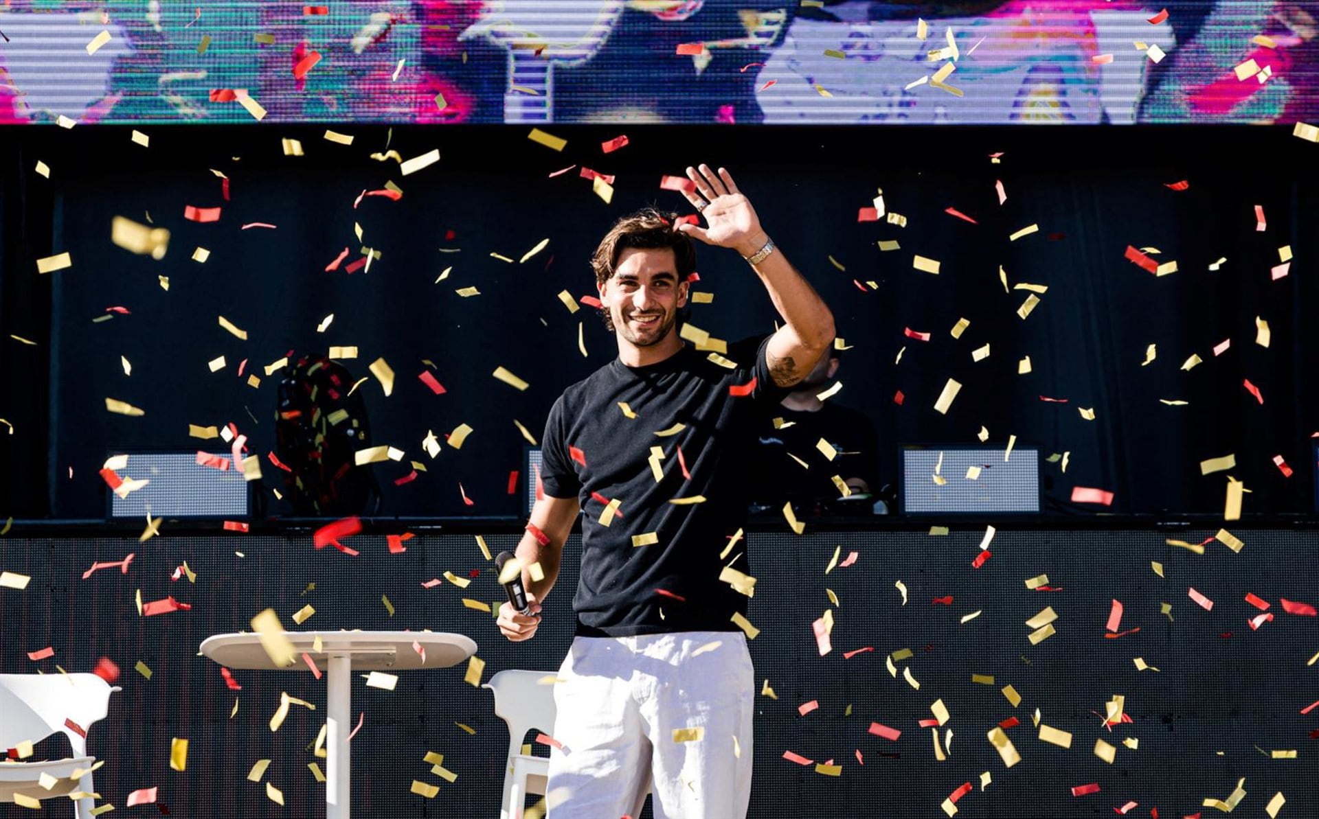 07/08/2026 El campeón del mundo de fútbol, Ferran Torres, es recibido en Foios, a 7 de agosto de 2026, en Foios, Valencia, Comunidad Valenciana (España)..
Horas después de haber sido nombrado embajador de la Generalitat Valenciana, llegaba el plato fuerte y el más esperado para Ferran Torres, el homenaje en su pueblo natal. La localidad de Foios esperaba a su ilustre vecino como el héroe en el que se convirtió cuando marcó el gol que llevó a 'la Roja' a convertirse en la campeona del mundo ante Argentina el pasado 19 de julio.
EUROPA ESPAÑA SOCIEDAD
