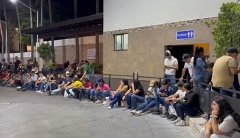 Decenas de personas, desde 12