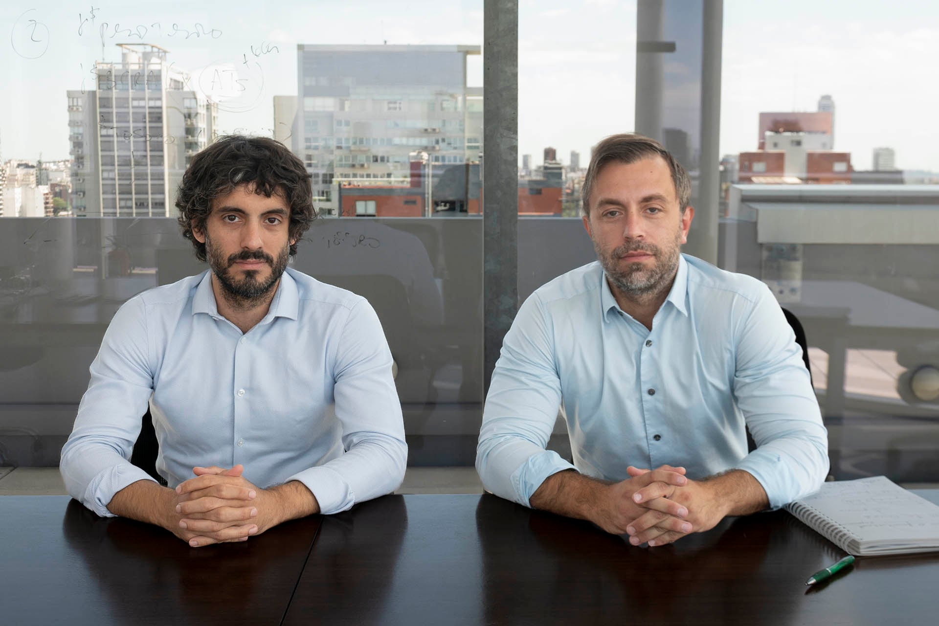 artín Vauthier y Federico Furiase, los dos economistas de la consultora Anker que Luis Caputo ubicó en puestos clave: uno en el directorio del BCRA y el otro en la Secretaría de Finanzas