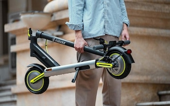 Imagen de referencia. El crecimiento en la circulación de scooters plantea desafíos regulatorios y vacíos legales para su registro y homologación en El Salvador./NAVEE