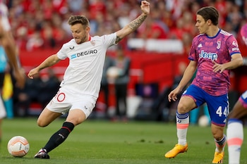 Ivan Rakitic en un partido contra el Sevilla. (Efe/ José Manuel Vidal)