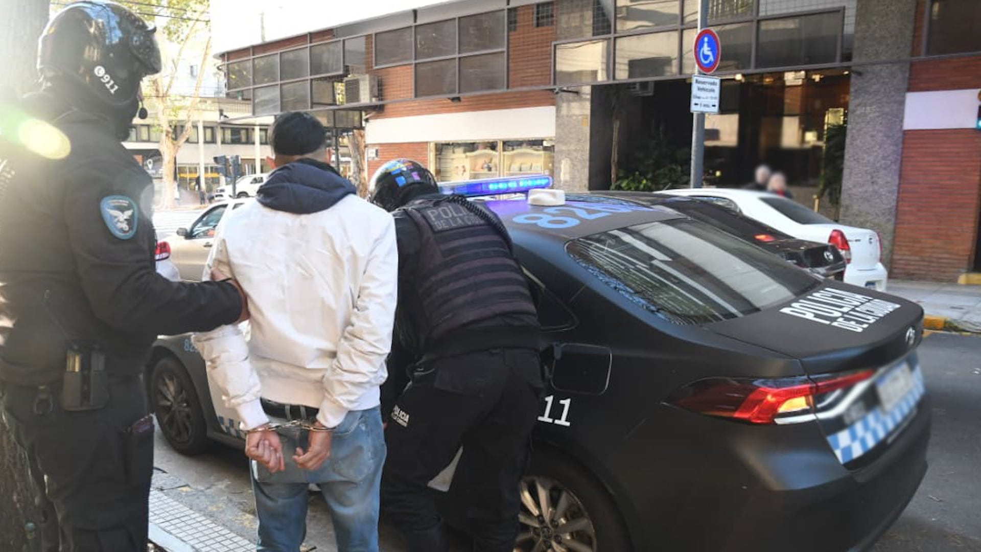 Uno de los operativos se llevó adelante en Recoleta, mientras que el otro comenzó en el barrio de Belgrano