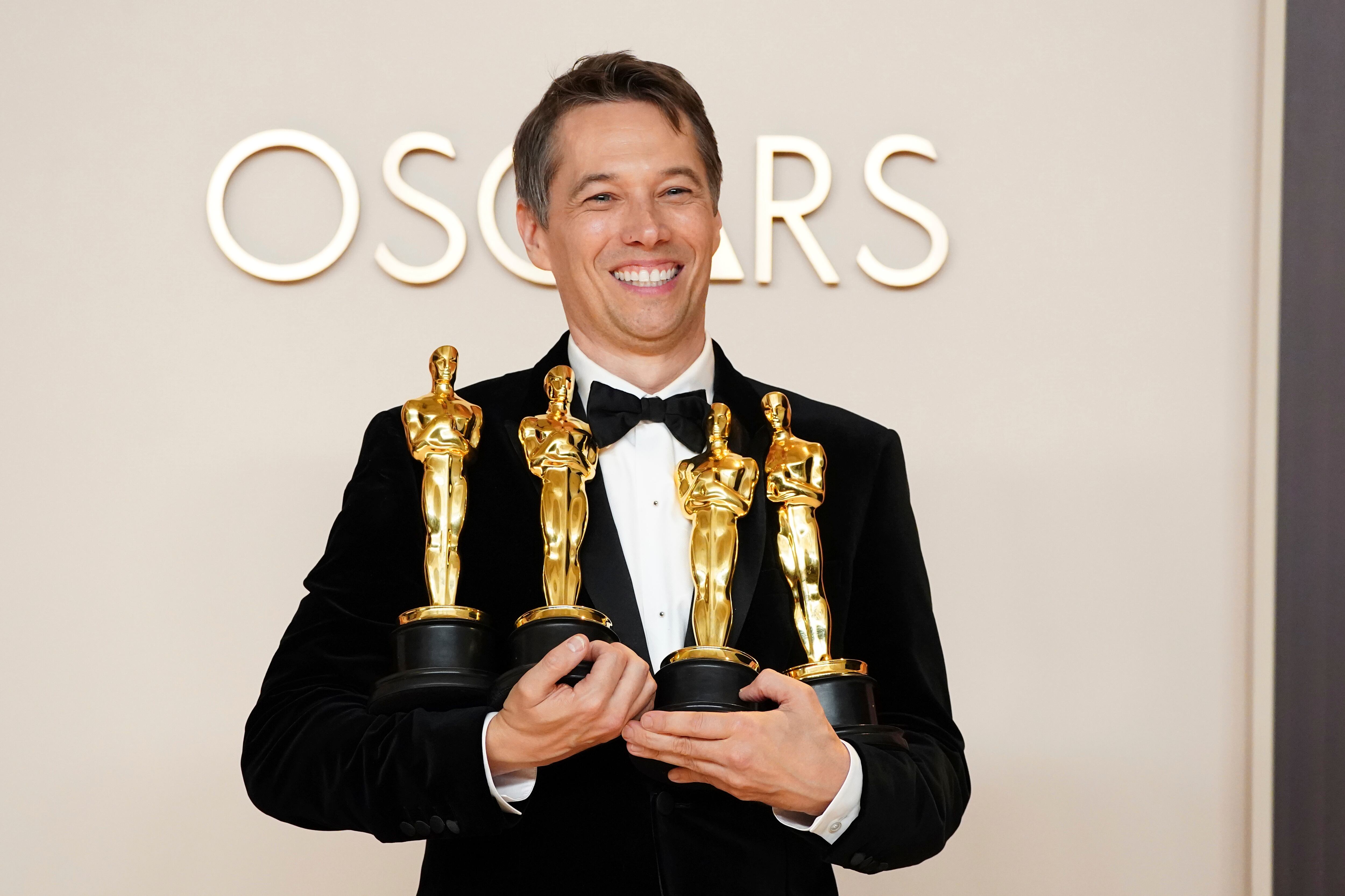 Sean Baker, ganador de los premios al mejor guion original, mejor montaje, mejor dirección y mejor película por