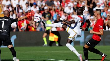 Mallorca y Rayo buscan huir