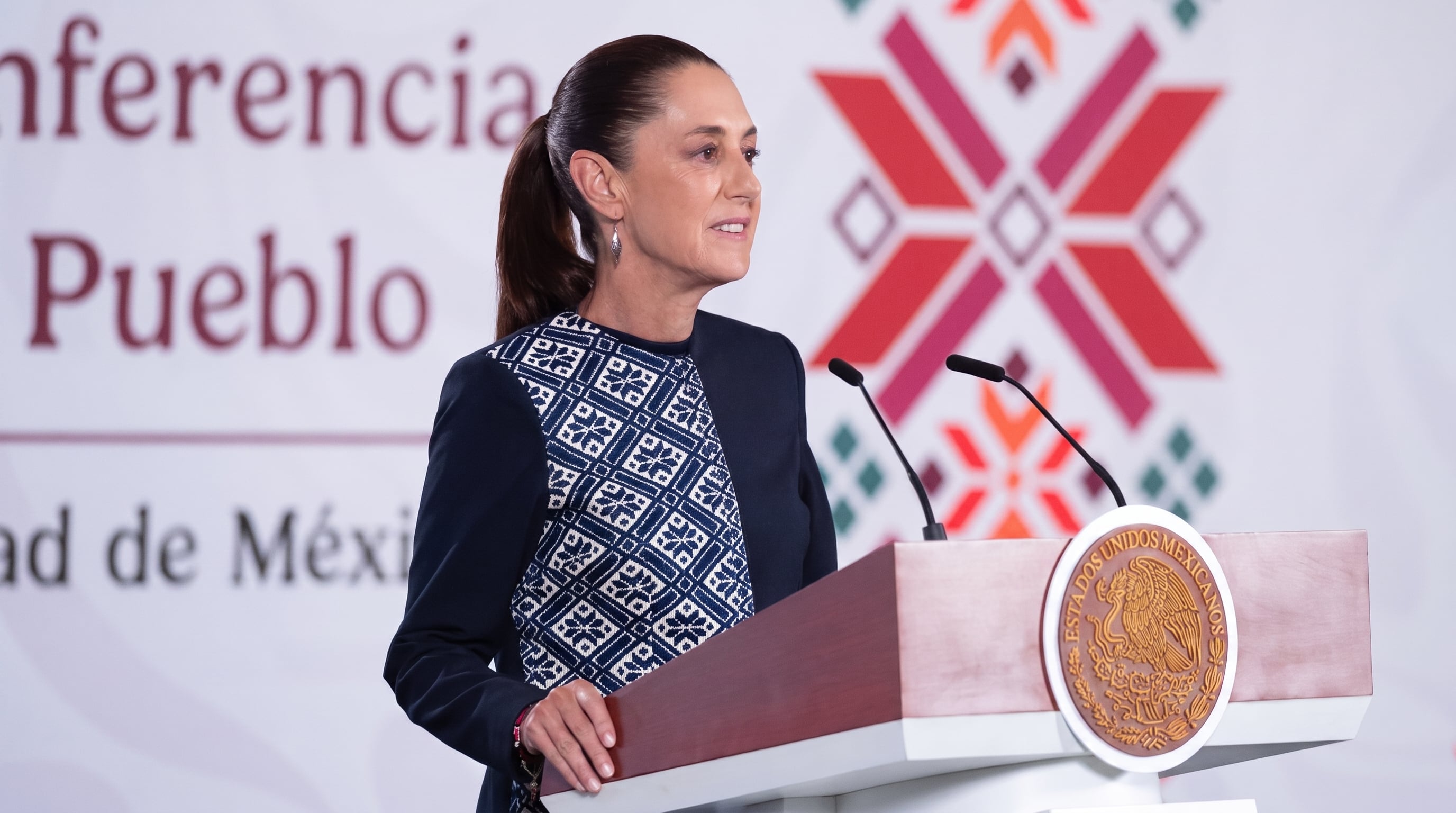 ¿Hay una iniciativa de ley para regular que menores usen redes sociales? Sheinbaum aclara campaña de concientización