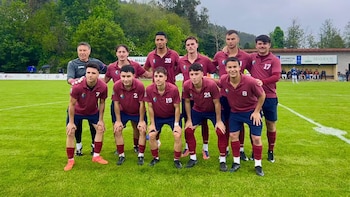 Un arquero hizo historia al atajar en un partido oficial a los 70 años: “Juega porque se lo ha ganado”