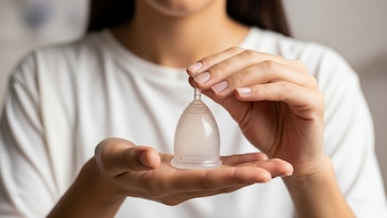 Copa menstrual: beneficios, riesgos y
