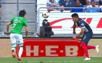 En la jugada polémica Jesús