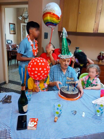 En el cumpleaños del abuelo