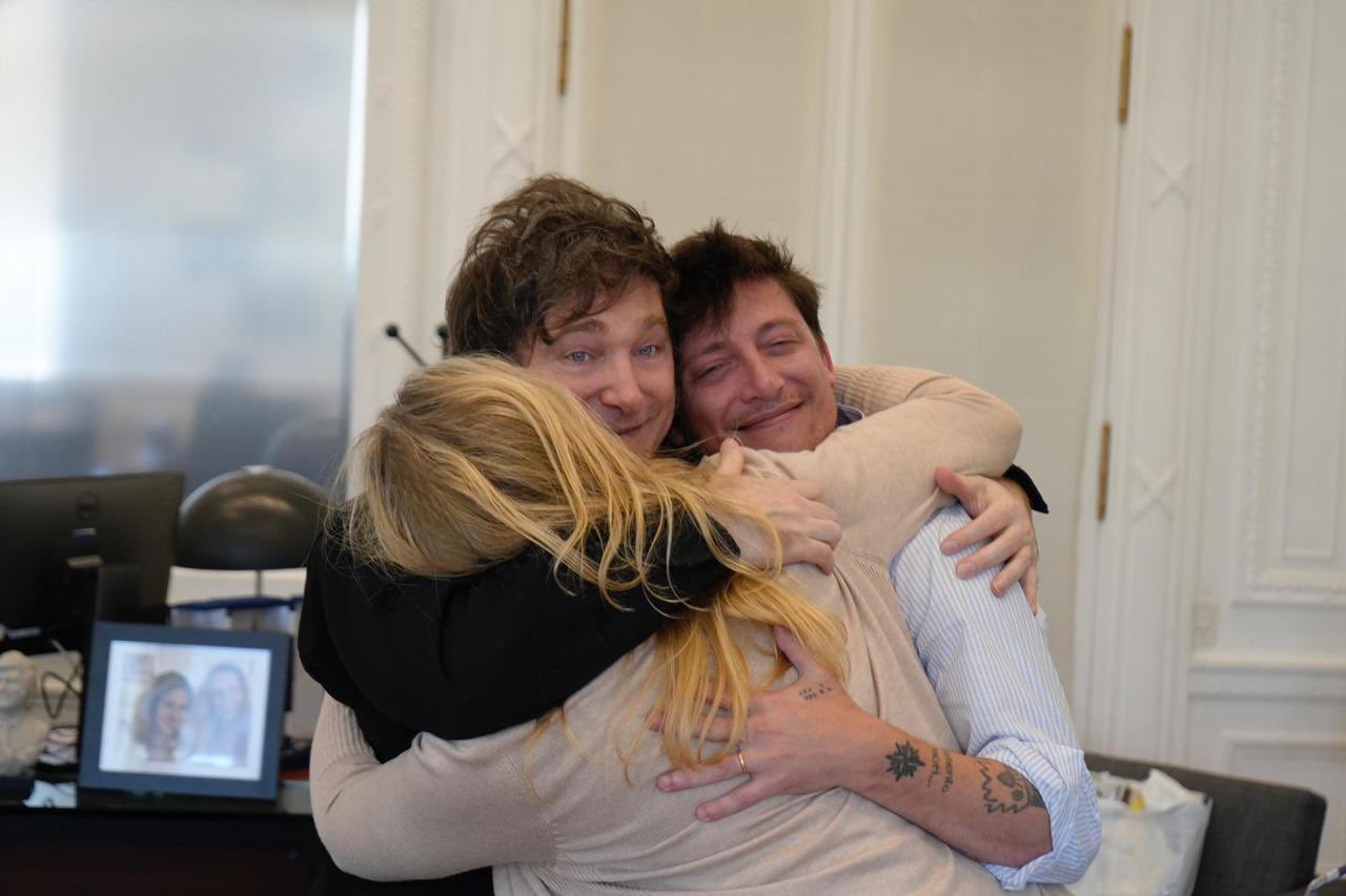 Javier Milei, Santiago Caputo y Karina Milei