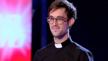 El padre Damián, el cura influencer que participó en ‘La Voz’, deja el sacerdocio tras 20 años: “Ojalá tenga la oportunidad de formar mi propia familia”