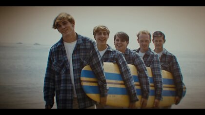 La compleja historia familiar y el suceso de los Beach Boys, en un laudatorio documental 