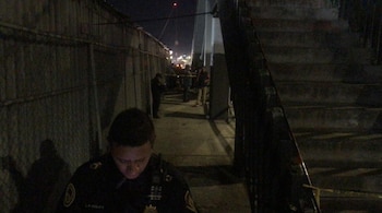 La zona donde se ubicaba la coladera carece de iluminación. (Foto: Twitter/@HalconOnce)