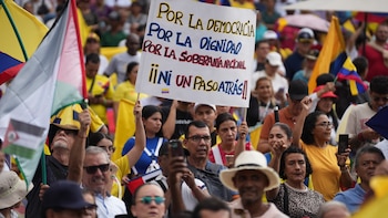 Cientos atienden llamado de Petro