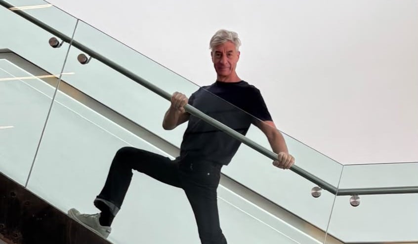 Maurizio Cattelan cuestiona el arte moralista en Buenos Aires