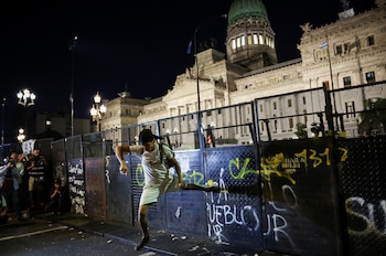 Manifestantes permanecieron durante la noche