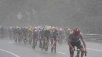Etapa 5 del Giro de Italia 2026 - EN VIVO: Einer Rubio protagonista en la fuga del día; Egan Bernal rueda con los favoritos