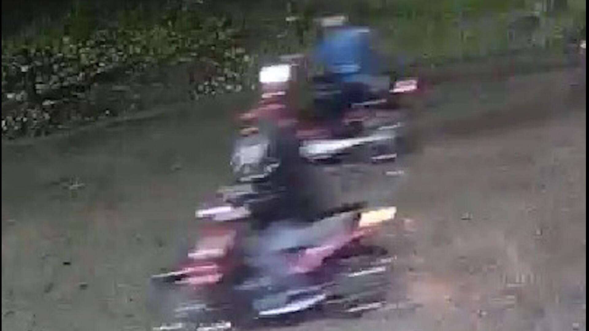 Imágenes de una de las cámaras de seguridad que captaron el recorrido de los sospechosos