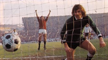 Jugó fútbol hasta los 77