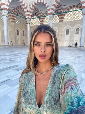 La actriz eligió un look